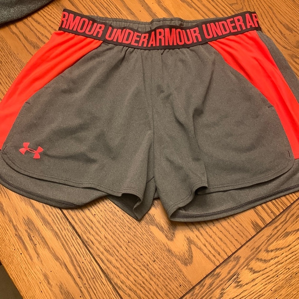 Under Armour size small shorts/1
